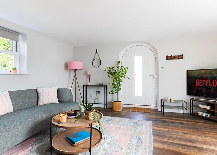 Ivy Mews - Converted Barn In Popular Village